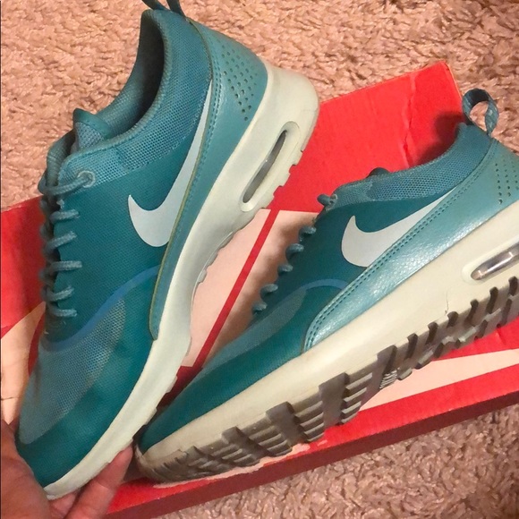 Nike shoes - Picture 3 of 4